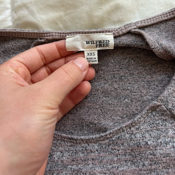 Aritzia/wilfred Longsleeve - Picture 2 of 4